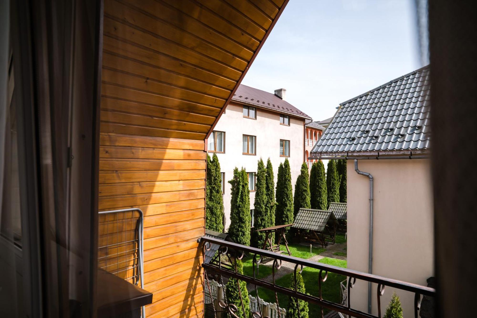 Hotel Вікторія Polyana  Exterior foto